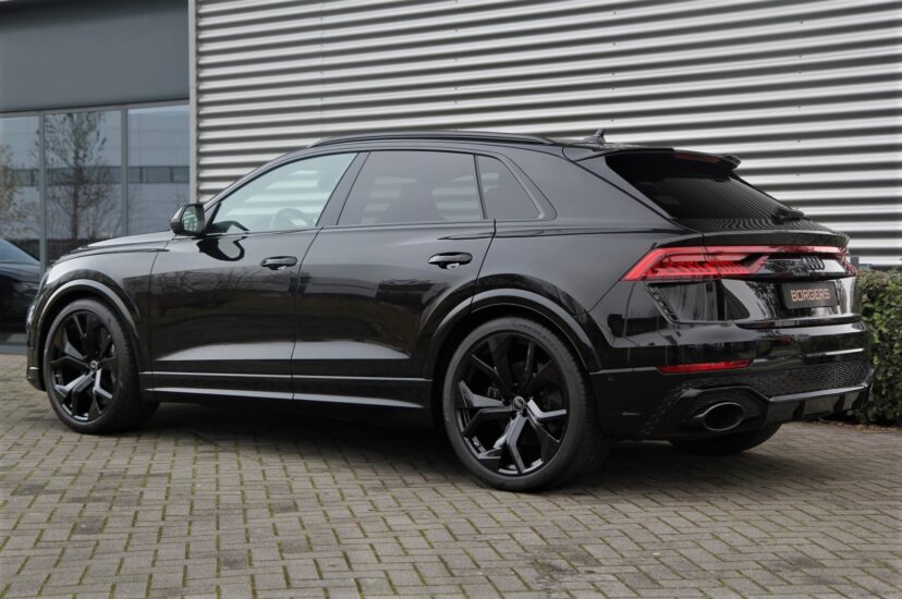 Audi RSQ8