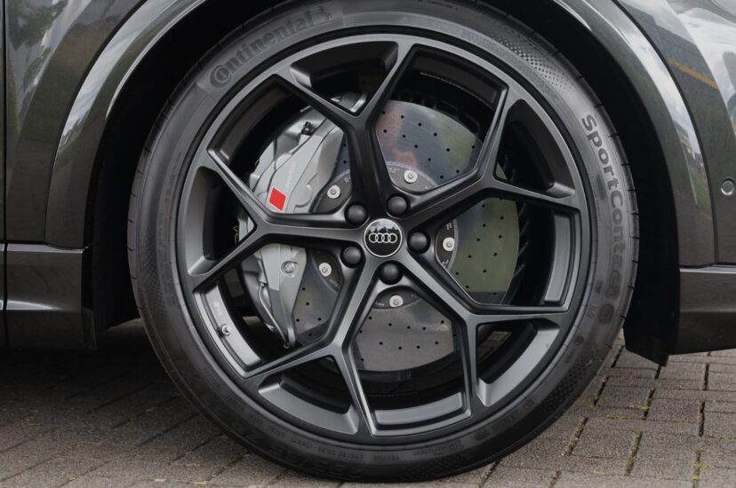 Audi RSQ8 Performance