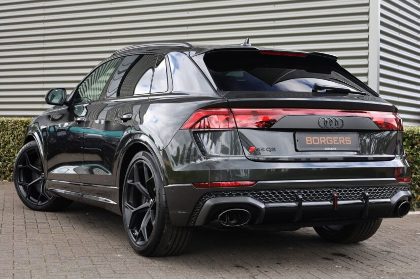 Audi RSQ8 Performance