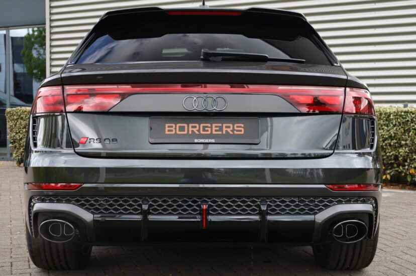 Audi RSQ8 Performance