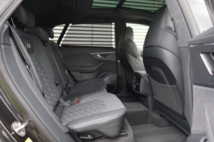 Audi RSQ8 Performance