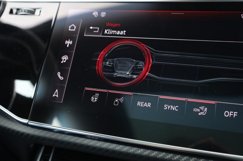 Audi RSQ8 Performance