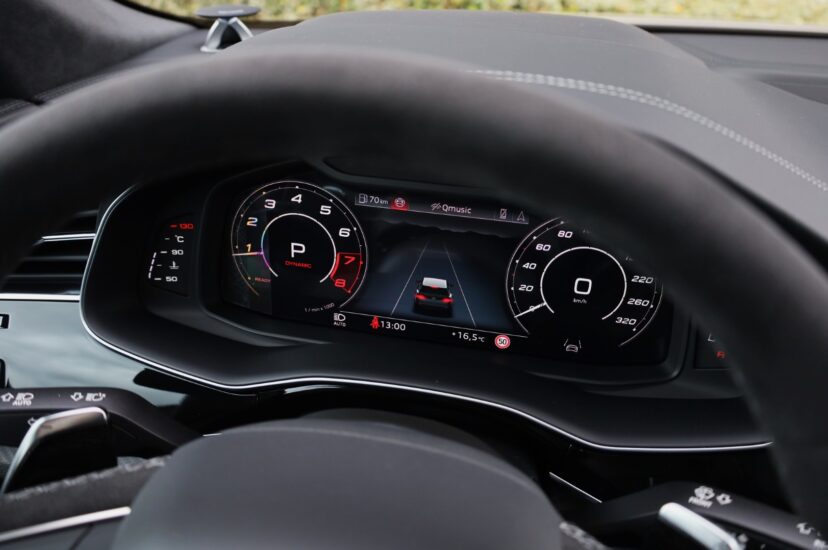 Audi RSQ8 Performance