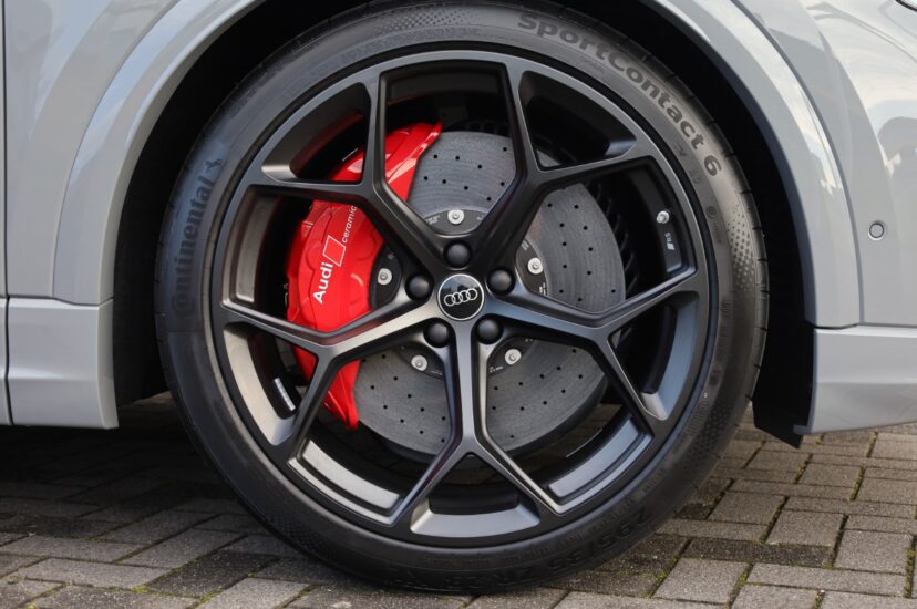 Audi RSQ8 Performance