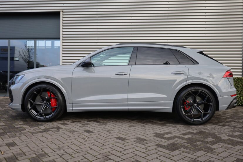 Audi RSQ8 Performance