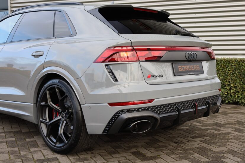 Audi RSQ8 Performance