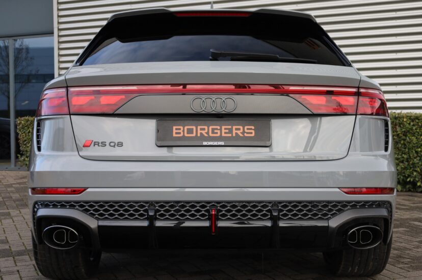 Audi RSQ8 Performance
