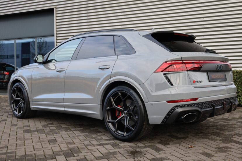 Audi RSQ8 Performance