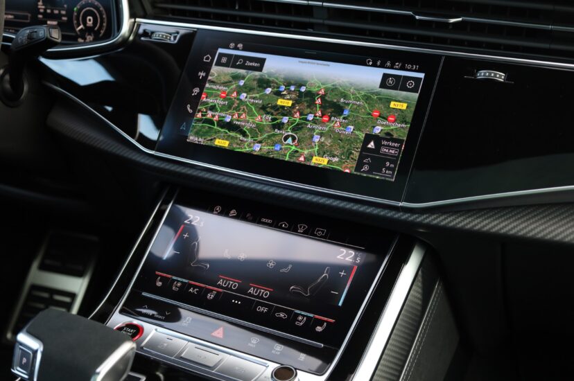 Audi RSQ8 Performance