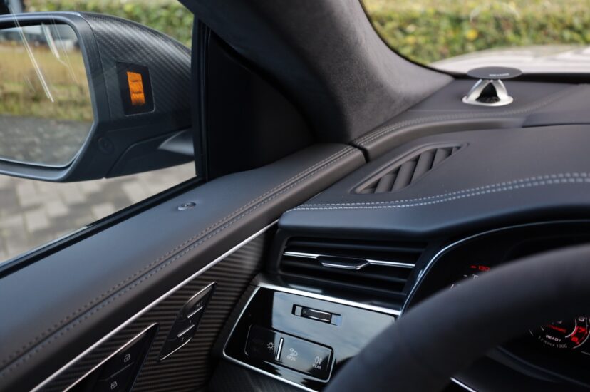 Audi RSQ8 Performance