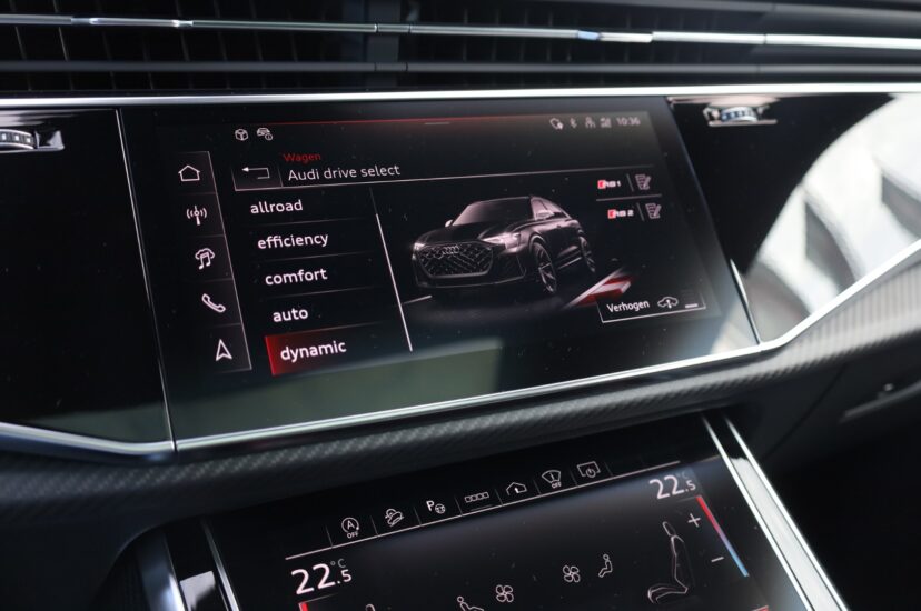 Audi RSQ8 Performance