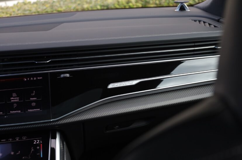 Audi RSQ8 Performance