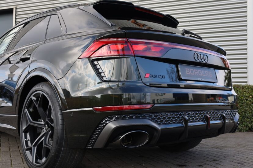 Audi RSQ8 Performance