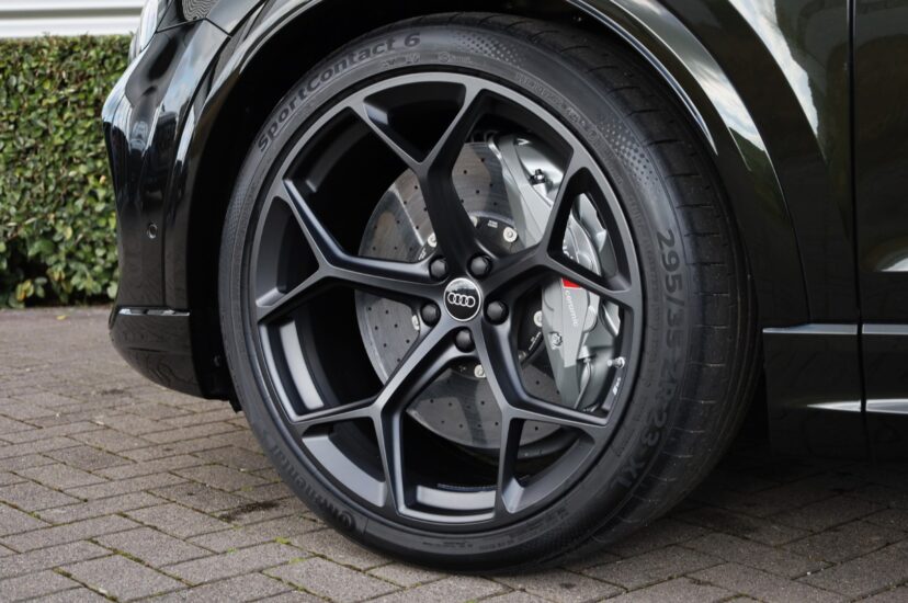 Audi RSQ8 Performance