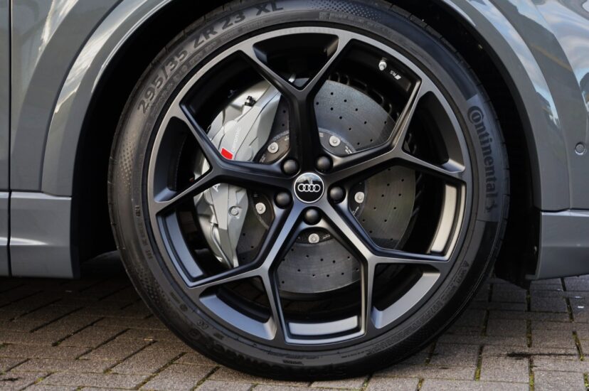 Audi RSQ8 Performance