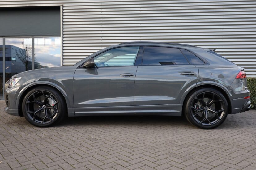 Audi RSQ8 Performance
