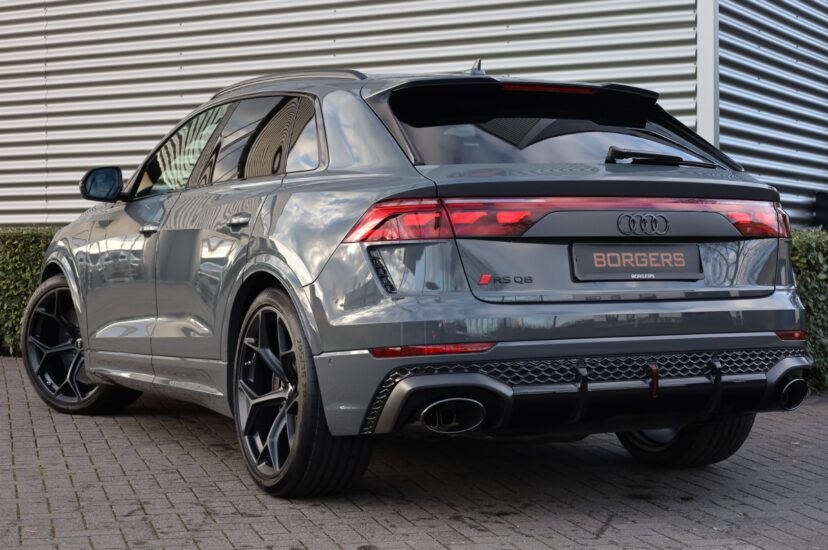 Audi RSQ8 Performance