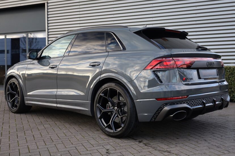 Audi RSQ8 Performance