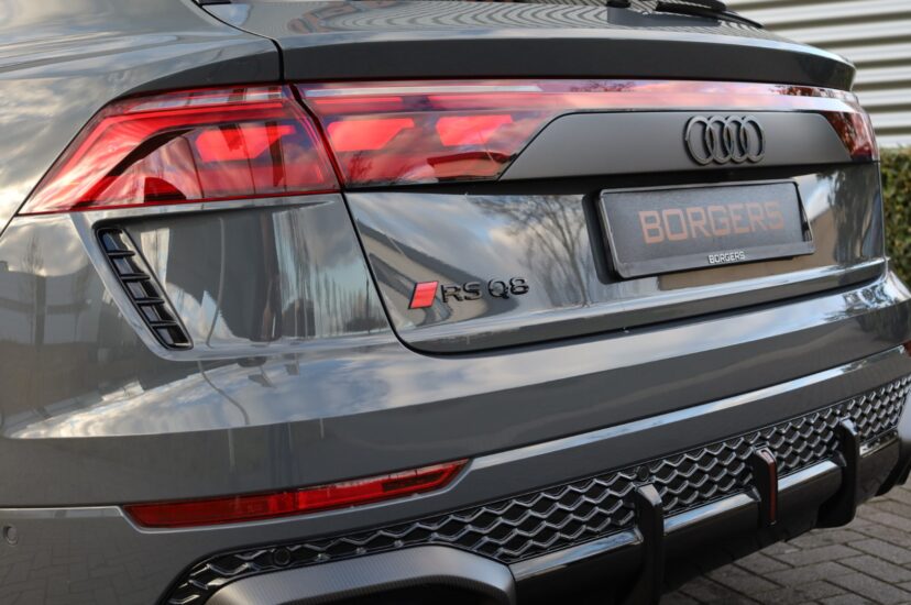 Audi RSQ8 Performance