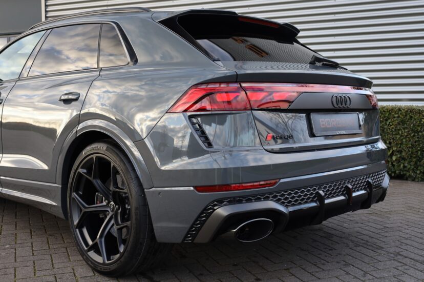 Audi RSQ8 Performance
