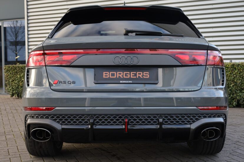 Audi RSQ8 Performance