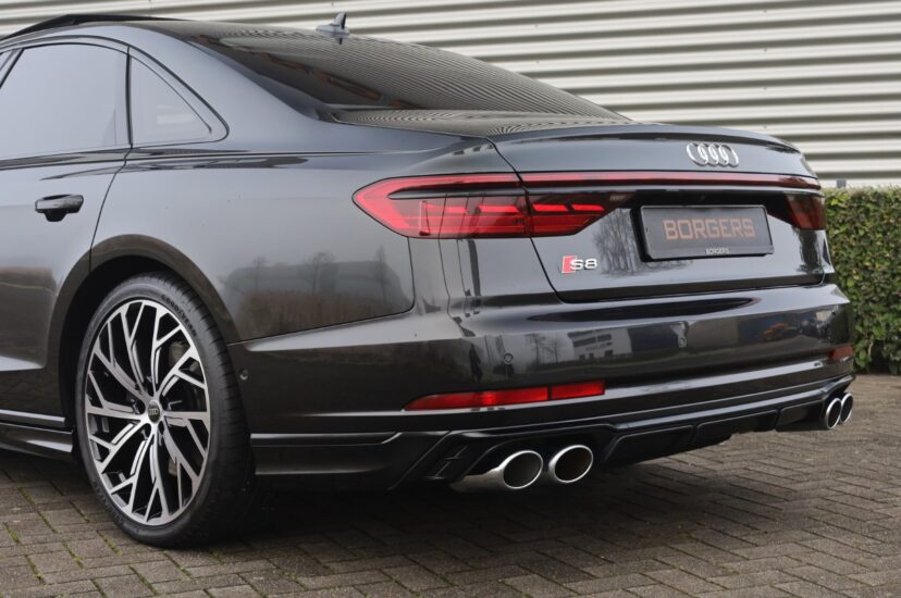 Audi S8