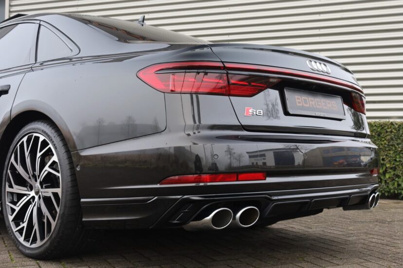 Audi S8