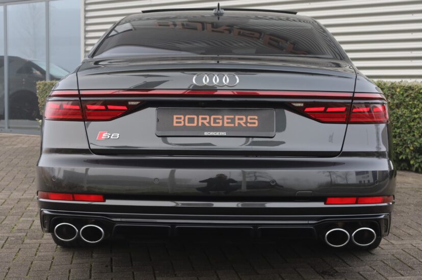 Audi S8