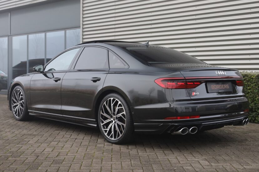 Audi S8