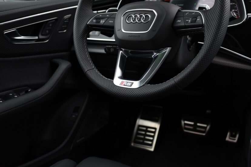 Audi RSQ8 Performance