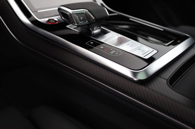 Audi RSQ8 Performance