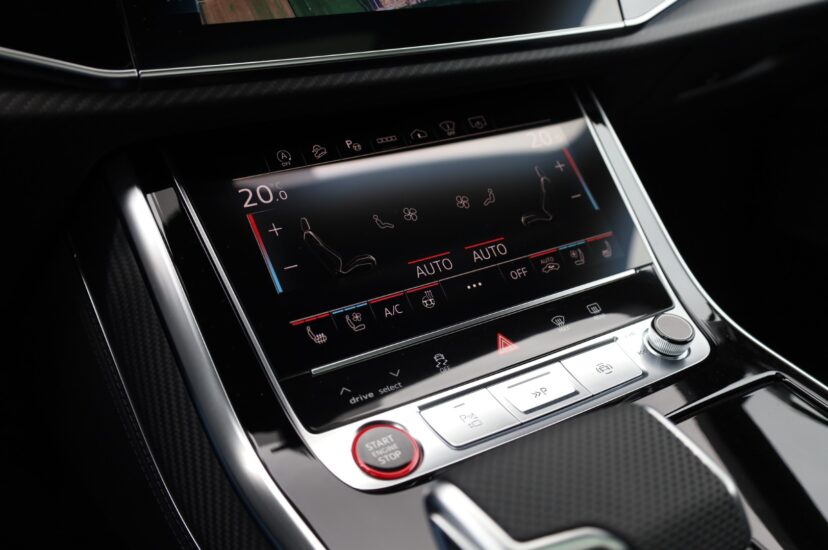 Audi RSQ8 Performance