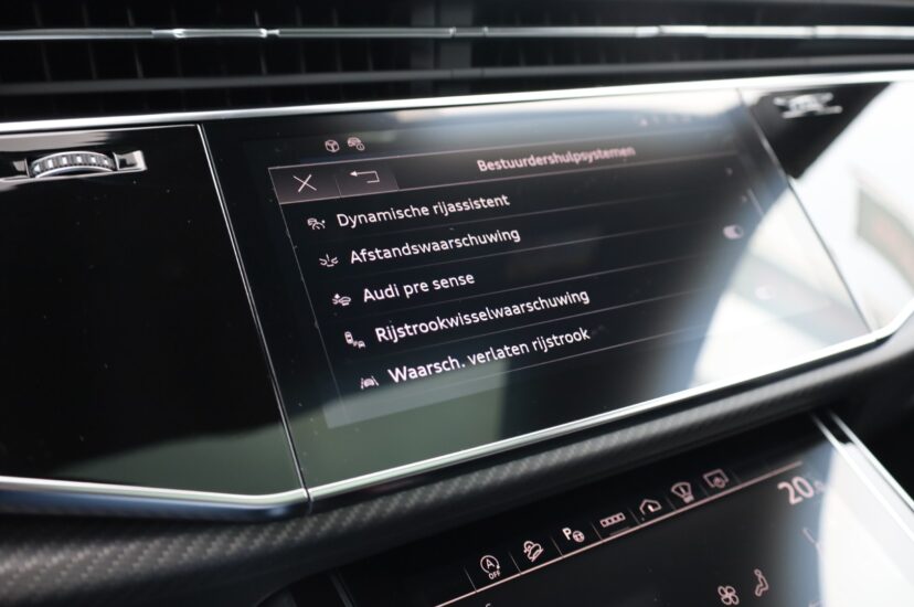 Audi RSQ8 Performance
