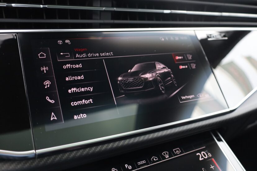 Audi RSQ8 Performance