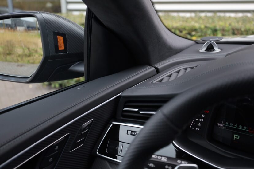 Audi RSQ8 Performance