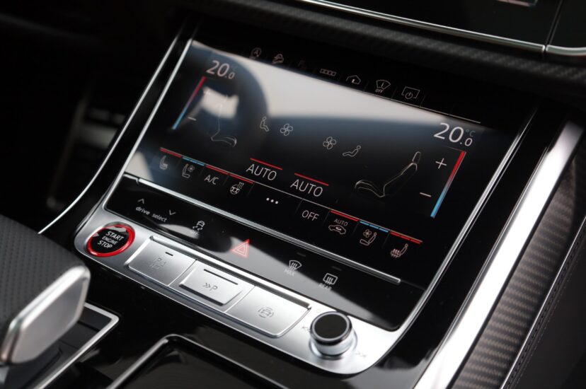 Audi RSQ8 Performance
