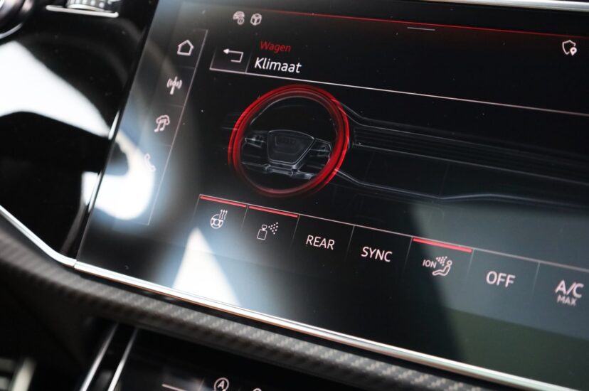 Audi RSQ8 Performance