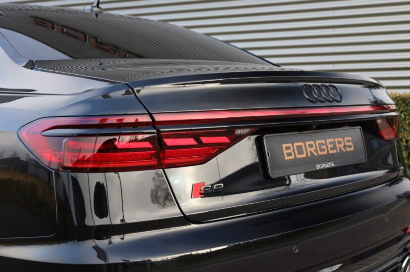 Audi S8