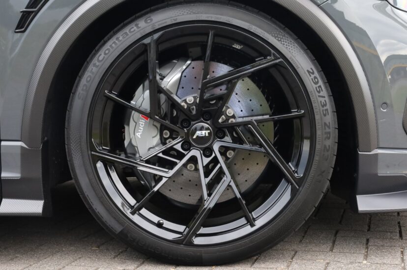 Audi RSQ8 Performance