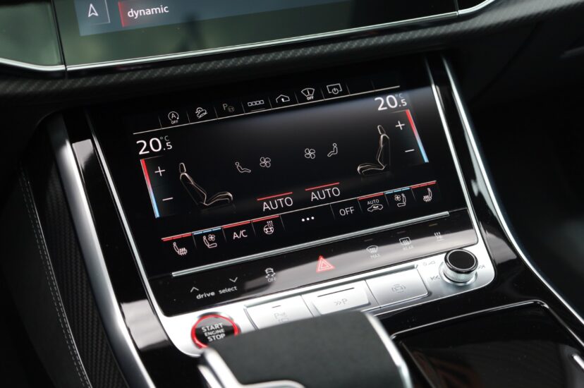 Audi RSQ8 Performance