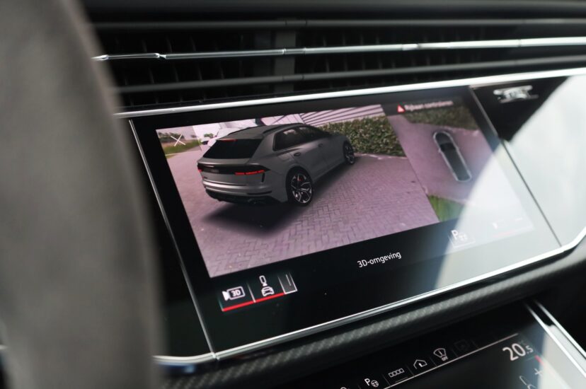 Audi RSQ8 Performance