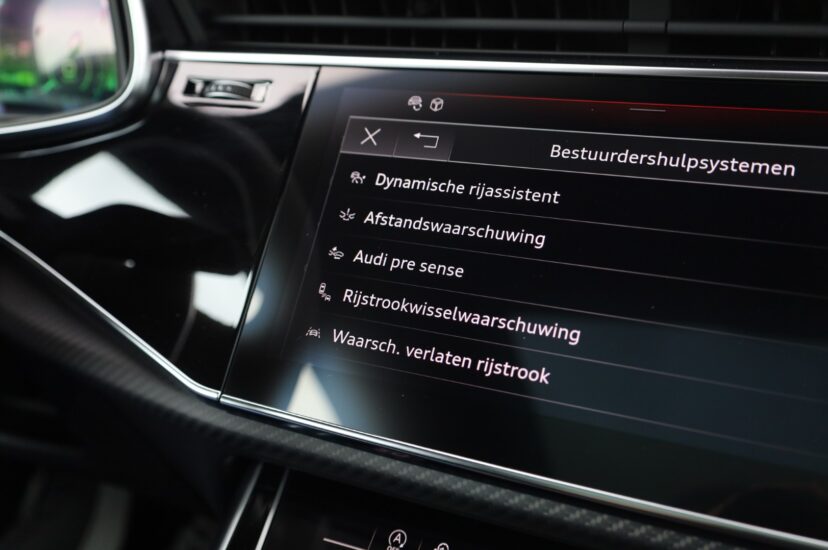 Audi RSQ8 Performance