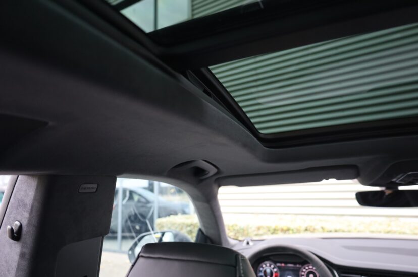 Audi RSQ8 Performance