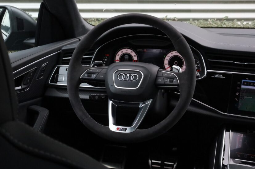 Audi RSQ8 Performance