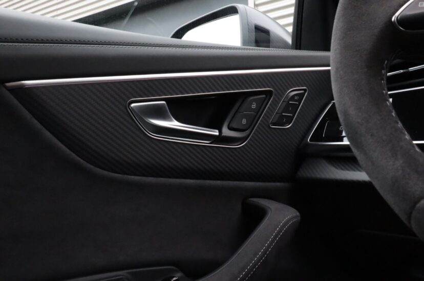 Audi RSQ8 Performance