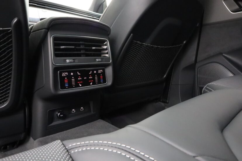 Audi RSQ8 Performance