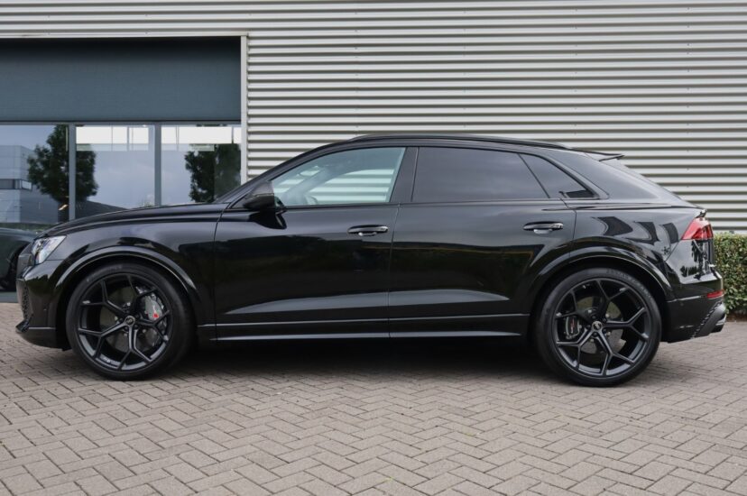 Audi RSQ8 Performance