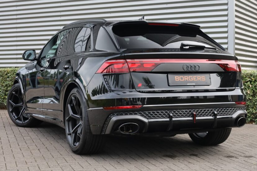 Audi RSQ8 Performance