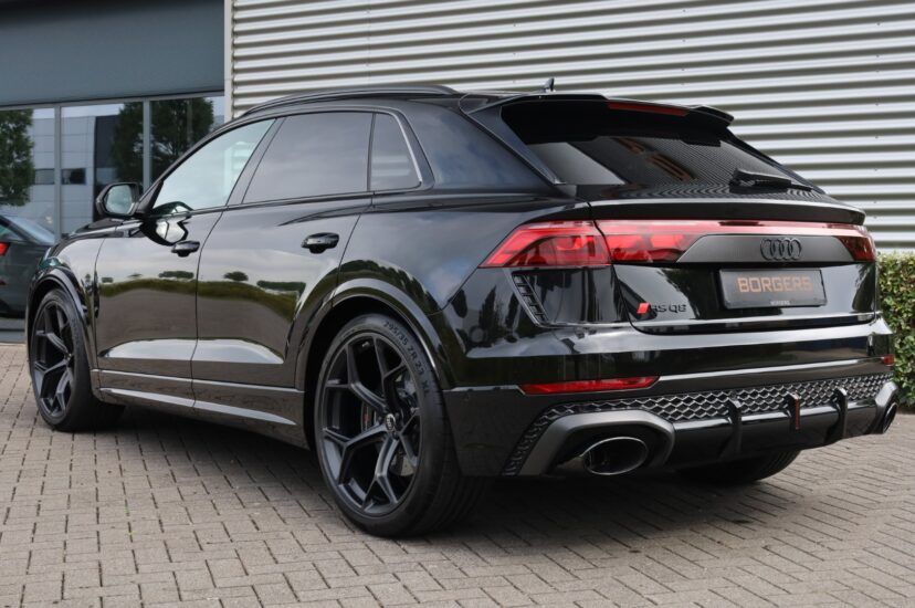 Audi RSQ8 Performance