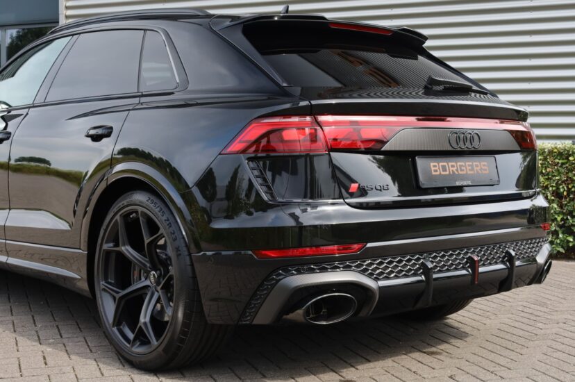 Audi RSQ8 Performance